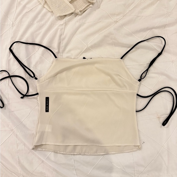 White Satin top backless - Picture 2 of 3